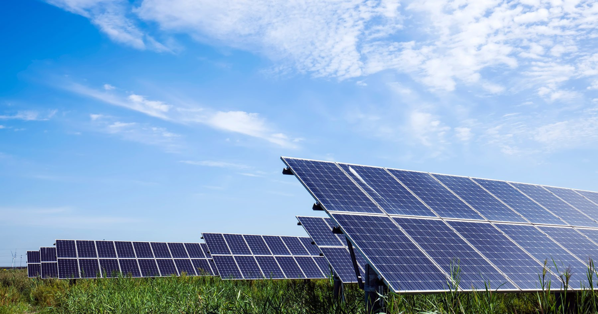 Off-Grid vs. Grid-Tied Solar Systems: Choosing the Path to Sustainable Energy